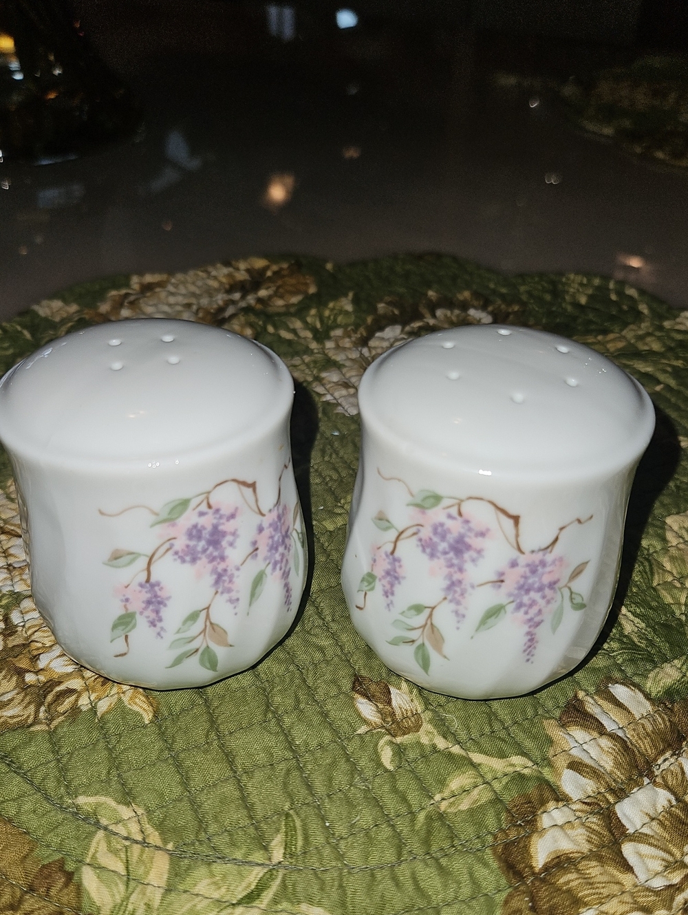 Set Of SALT & Pepper Shakers White Purple Green In Excellant Condition Ceramic